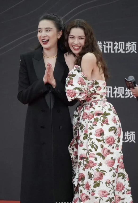星个个风情万种却被29岁三线小花抢风头龙8国际点此进入澳门这一天内娱一线女(图19)