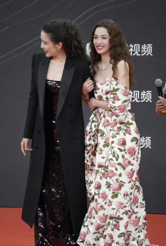 星个个风情万种却被29岁三线小花抢风头龙8国际点此进入澳门这一天内娱一线女(图27)