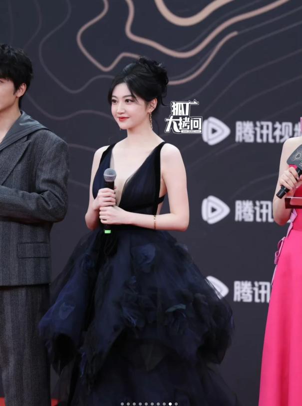星个个风情万种却被29岁三线小花抢风头龙8国际点此进入澳门这一天内娱一线女(图28)