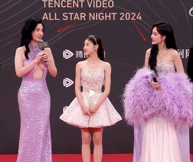 开胸礼服唐嫣高定黑裙却被压轴的赵丽颖抢镜龙8国际电子游戏娱乐平台澳门这天：张萌
